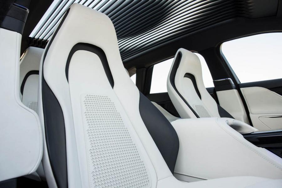  Jaguar C-X17 Concept in Liquid Aluminum 2013 года  (фото 29 из 38)